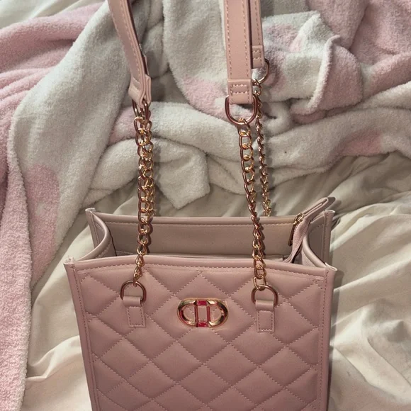 Ardene Quilted Pale Pink Shoulder Bag with Gold Hardware - Picture 5 of 5